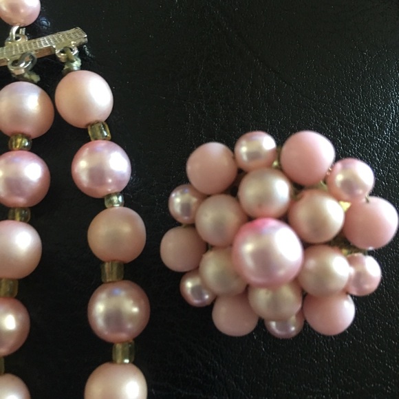 1950s beautiful pink necklace & earrings - Picture 2 of 2
